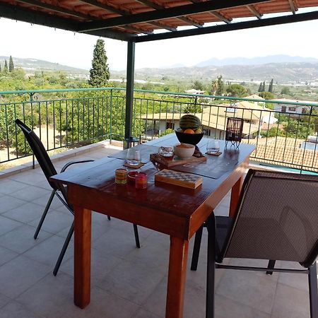 Apartamento Triζin Galatás Exterior foto