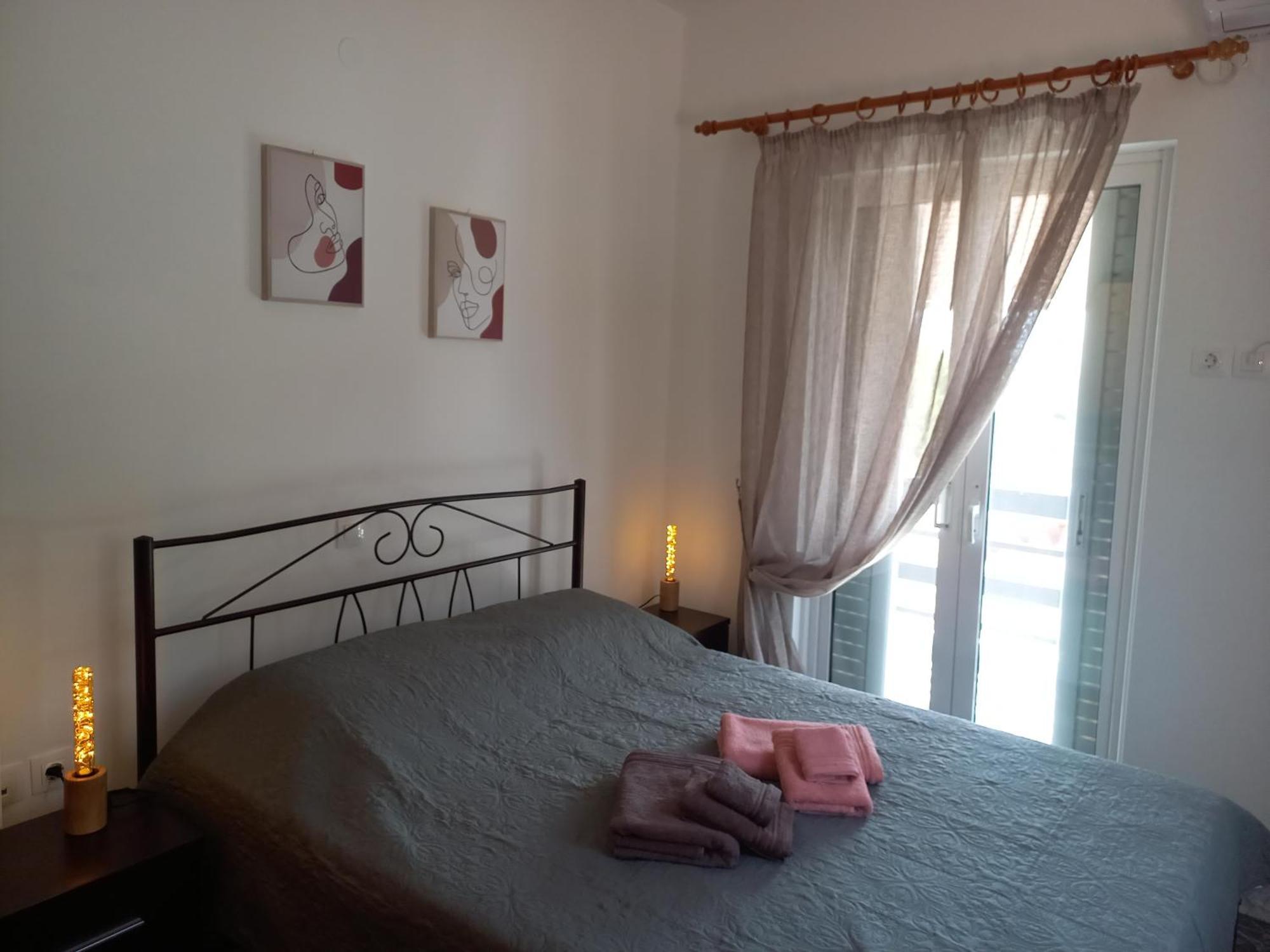 Apartamento Triζin Galatás Exterior foto
