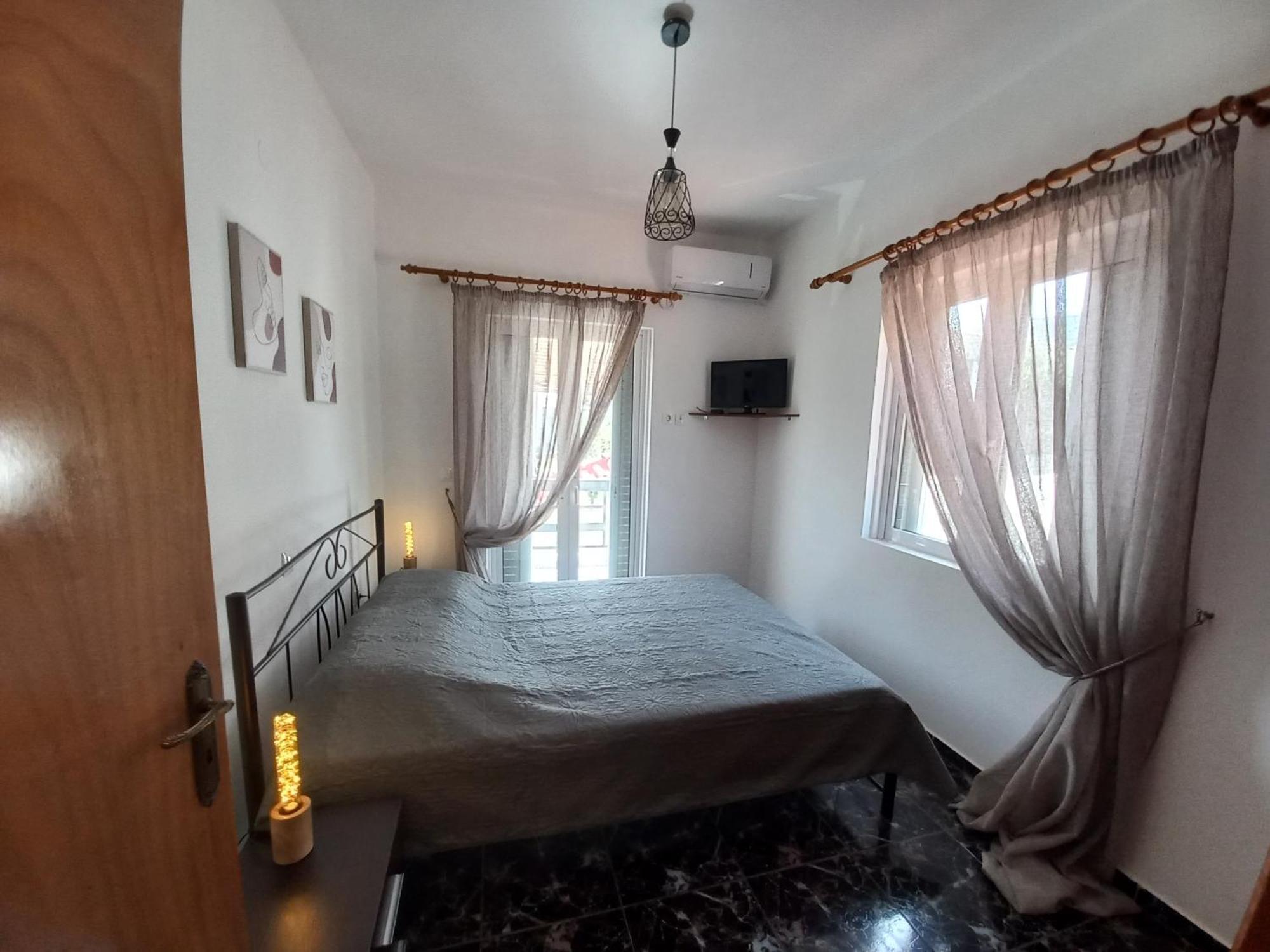 Apartamento Triζin Galatás Exterior foto